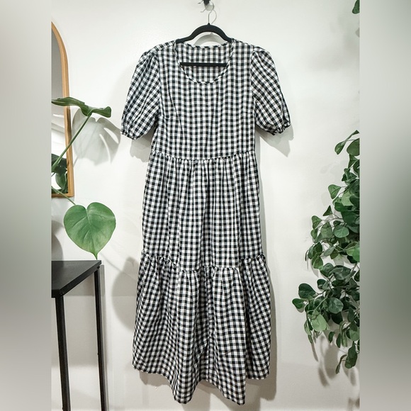 Dresses & Skirts - Black and White Gingham Midi Dress with Puff Sleeves